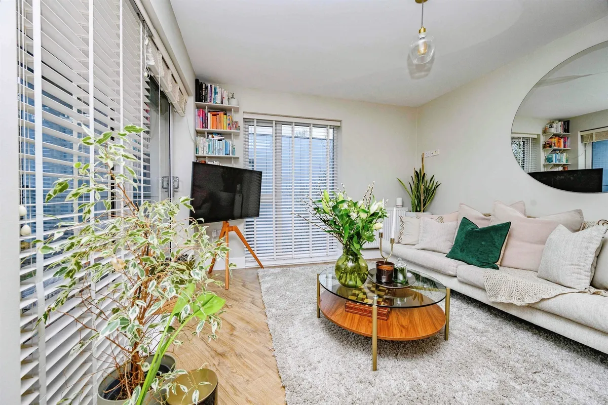 Beautifully 1 bed flat to rent in Nash Mills Wharf