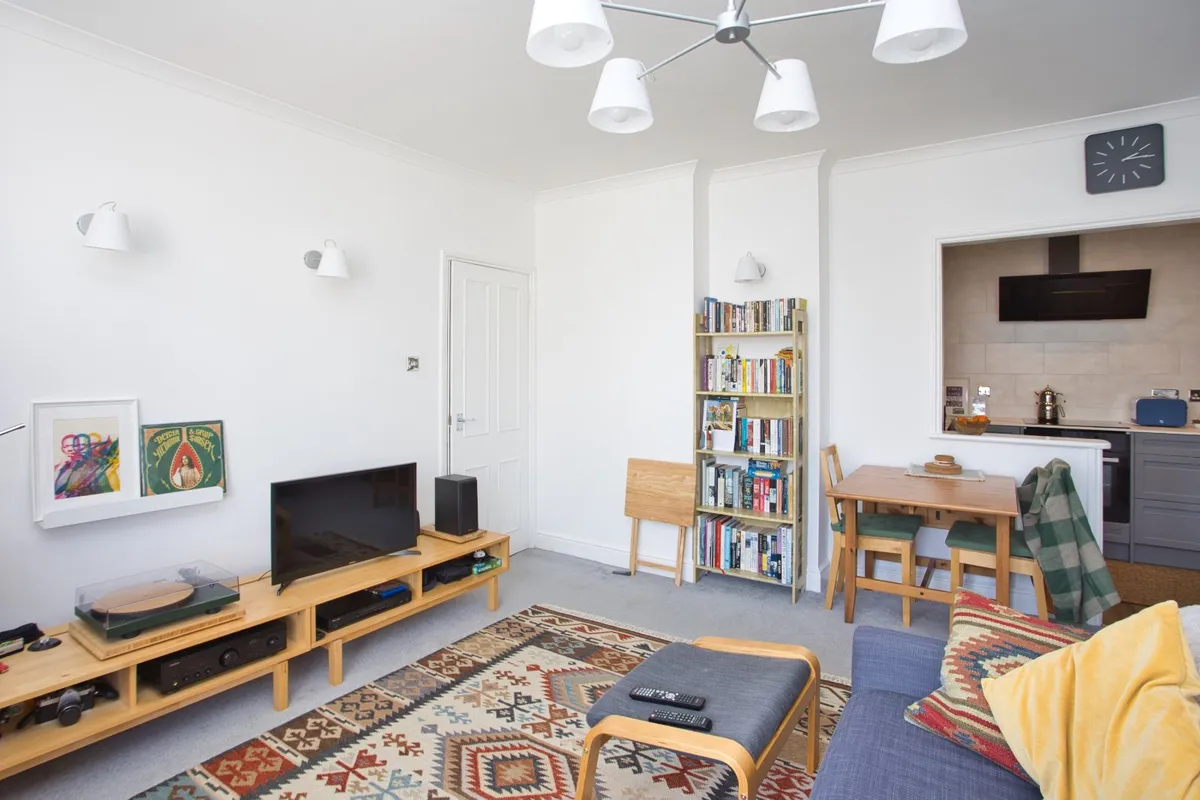 Charming 1 bed flat to rent in Clifton Crescent